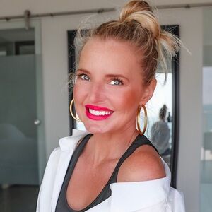 Dean Davidson
22K Goldplated Hoop Earrings, worn once, like New!